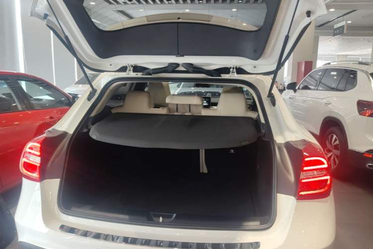 Used Mercedes-Benz GLA 2016 GLA 200 Fashion Model Trunk