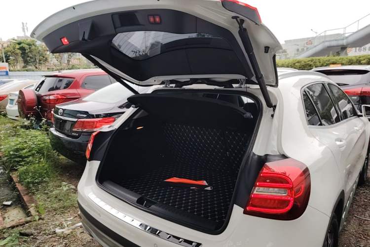 Used Mercedes-Benz GLA 2016 GLA 220 4MATIC Fashion Edition Trunk