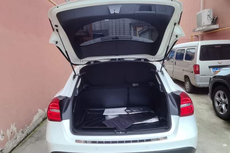 Used Mercedes-Benz GLA 2016 GLA 200 Fashion Model Trunk