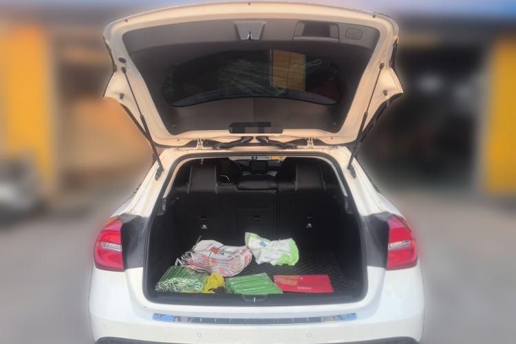 Used Mercedes-Benz GLA 2016 GLA 200 Fashion Model Trunk