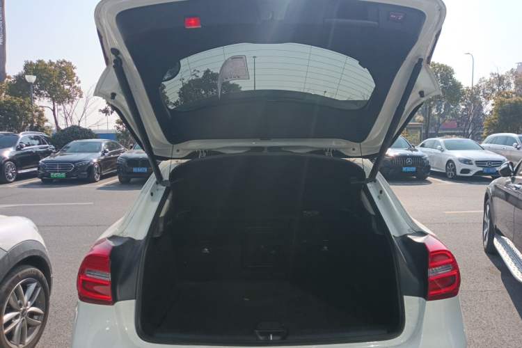 Used Mercedes-Benz GLA 2016 GLA 220 4MATIC Luxury Model Trunk