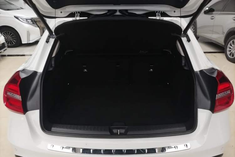 Used Mercedes-Benz GLA 2016 GLA 200 Fashion Model Trunk