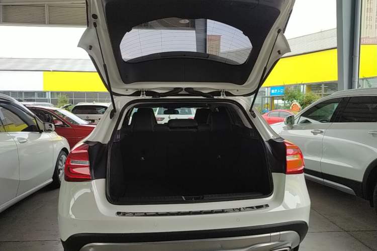 Used Mercedes-Benz GLA 2016 GLA 200 Fashion Model Trunk