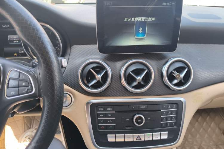 Used Mercedes-Benz GLA 2017 GLA 200 Sport Edition Audio And AC Panel
