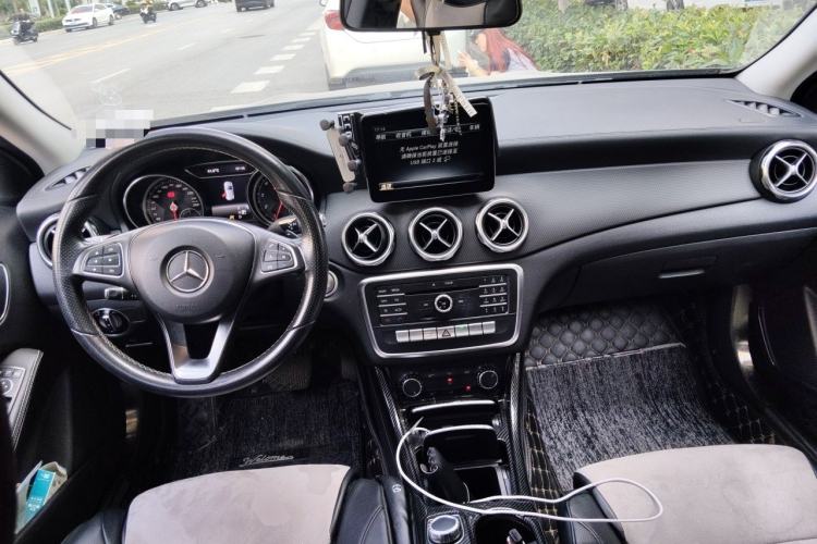 Used Mercedes-Benz GLA 2017 GLA 200 Fashion Model Center Console