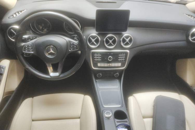 Used Mercedes-Benz GLA 2017 GLA 200 Fashion Model Center Console