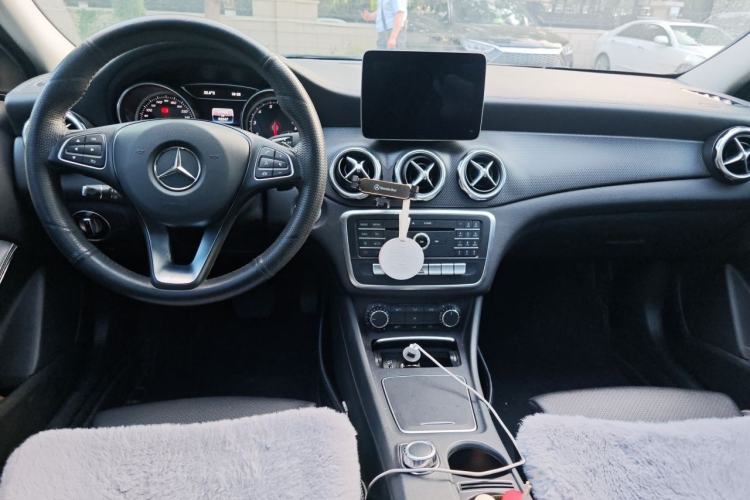 Used Mercedes-Benz GLA 2017 GLA 200 Fashion Model Center Console