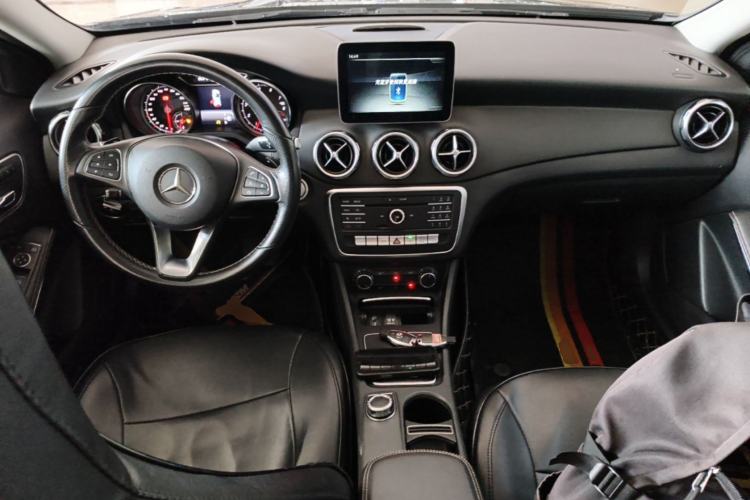 Used Mercedes-Benz GLA 2017 GLA 200 Sport Edition Center Console