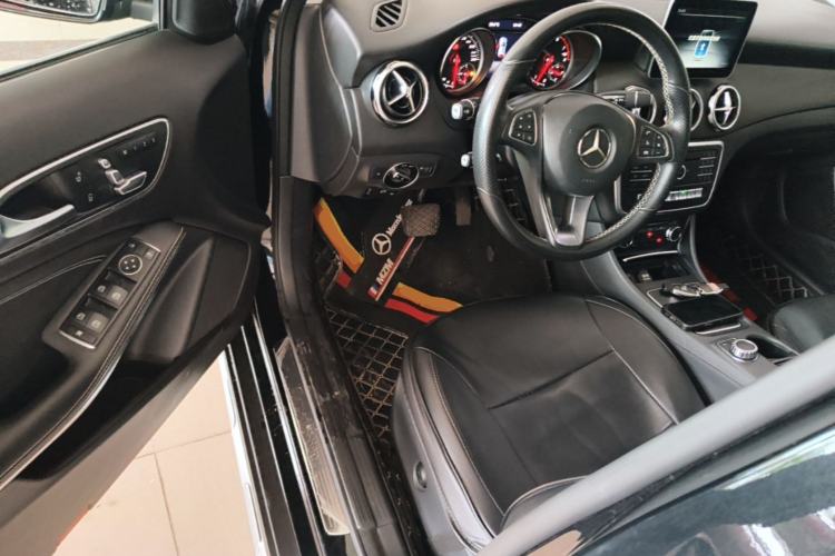 Used Mercedes-Benz GLA 2017 GLA 200 Sport Edition Driver Seat