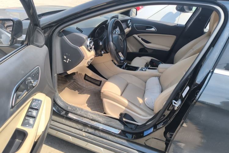 Used Mercedes-Benz GLA 2017 GLA 200 Sport Edition Driver Seat