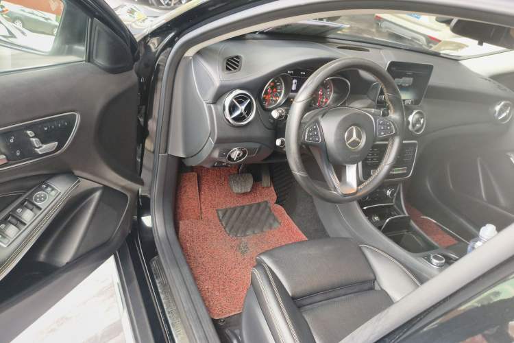 Used Mercedes-Benz GLA 2017 GLA 200 Fashion Model Driver Seat