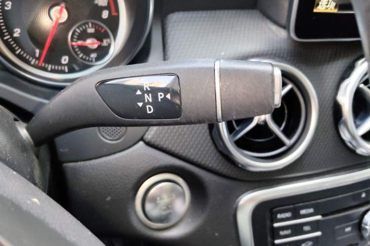 Used Mercedes-Benz GLA 2017 GLA 200 Fashion Model Gear Lever
