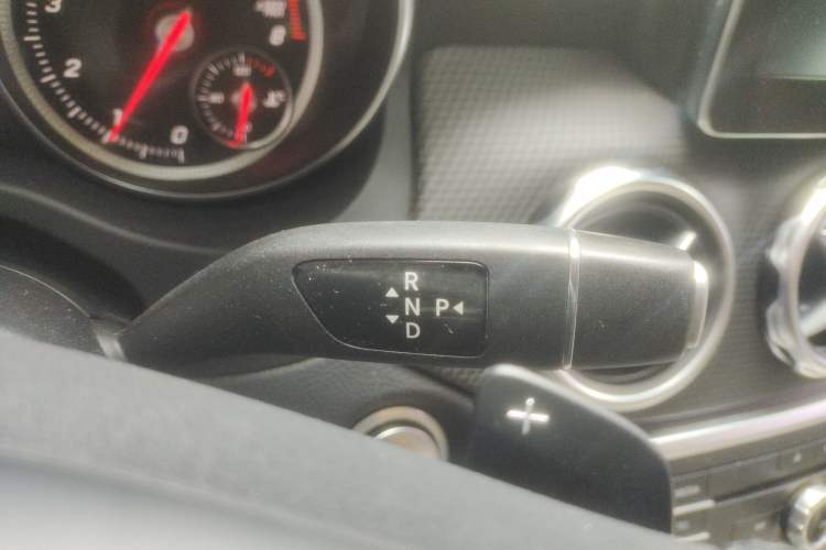 Used Mercedes-Benz GLA 2017 GLA 200 Fashion Model Gear Lever