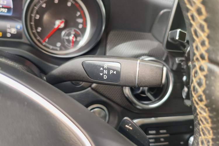 Used Mercedes-Benz GLA 2017 GLA 200 Fashion Model Gear Lever