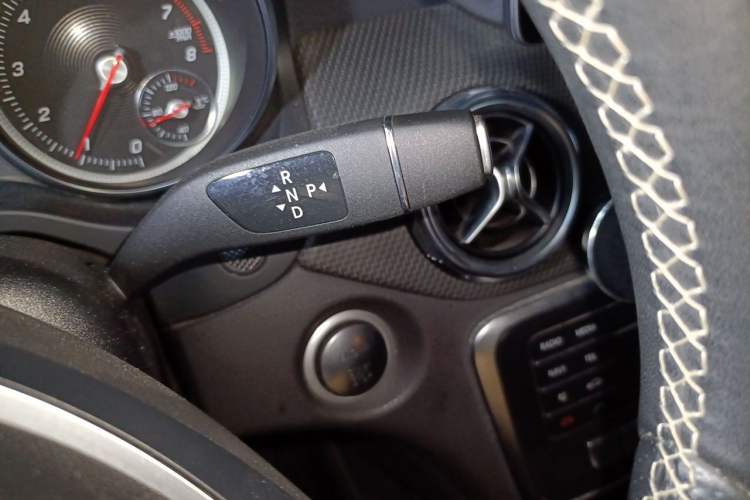 Used Mercedes-Benz GLA 2017 GLA 200 Fashion Model Gear Lever
