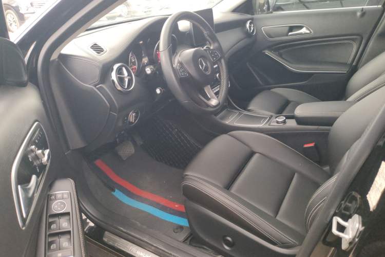 Used Mercedes-Benz GLA 2017 GLA 220 4MATIC Fashion Model Interior 1
