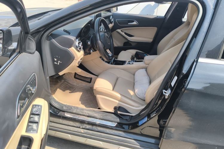 Used Mercedes-Benz GLA 2017 GLA 200 Sport Edition Left Front Seat