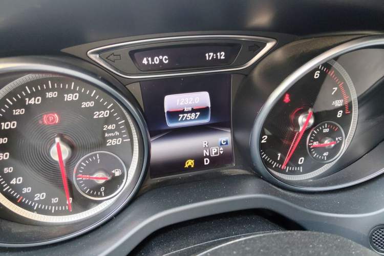 Used Mercedes-Benz GLA 2017 GLA 200 Fashion Model Odometer Close Up