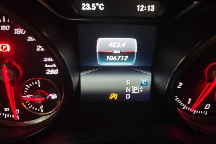 Used Mercedes-Benz GLA 2017 GLA 220 4MATIC Fashion Model Odometer Close Up