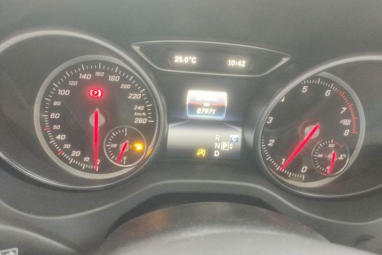 Used Mercedes-Benz GLA 2017 GLA 200 Fashion Model Odometer Close Up