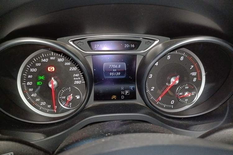 Used Mercedes-Benz GLA 2017 GLA 200 Fashion Model Odometer Close Up