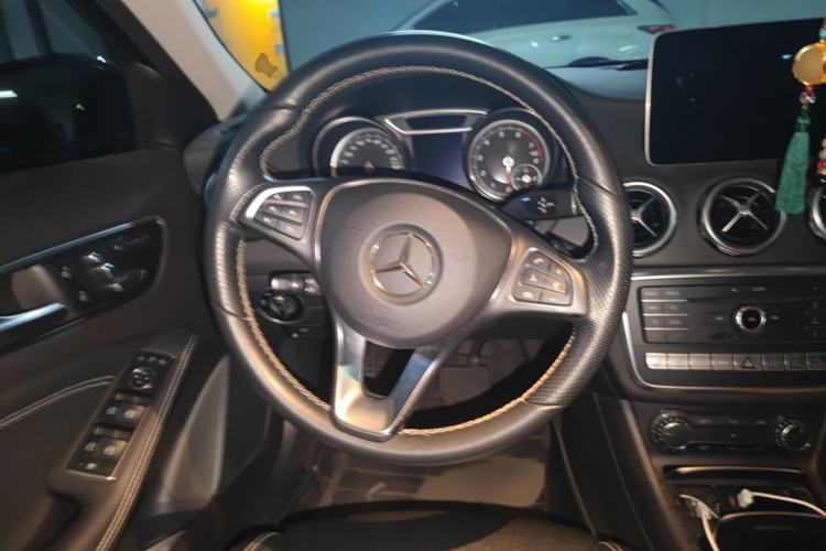 Used Mercedes-Benz GLA 2017 GLA 220 4MATIC Fashion Model Steering Wheel