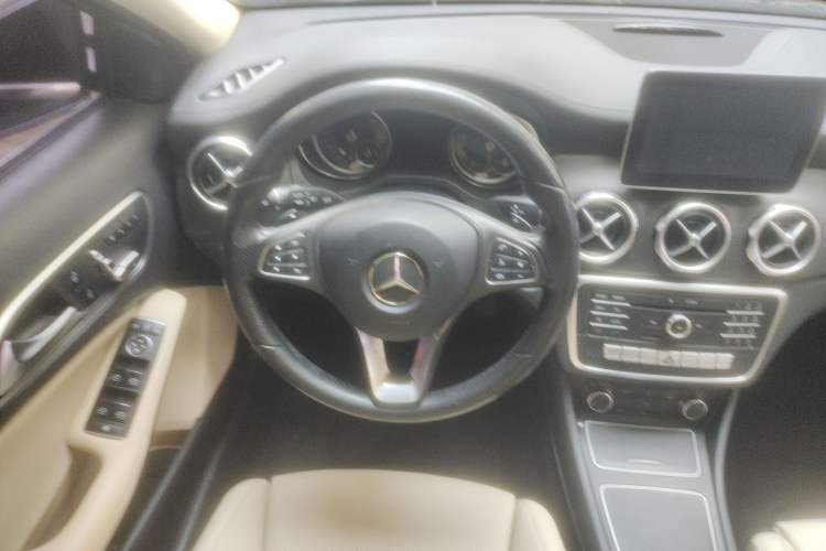 Used Mercedes-Benz GLA 2017 GLA 200 Fashion Model Steering Wheel