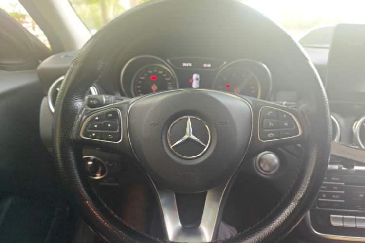Used Mercedes-Benz GLA 2017 GLA 200 Sport Edition Steering Wheel
