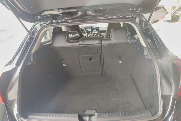 Used Mercedes-Benz GLA 2017 GLA 200 Fashion Model Trunk