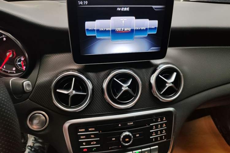 Used Mercedes-Benz GLA 2017 GLA 200 Sport Edition Audio And AC Panel