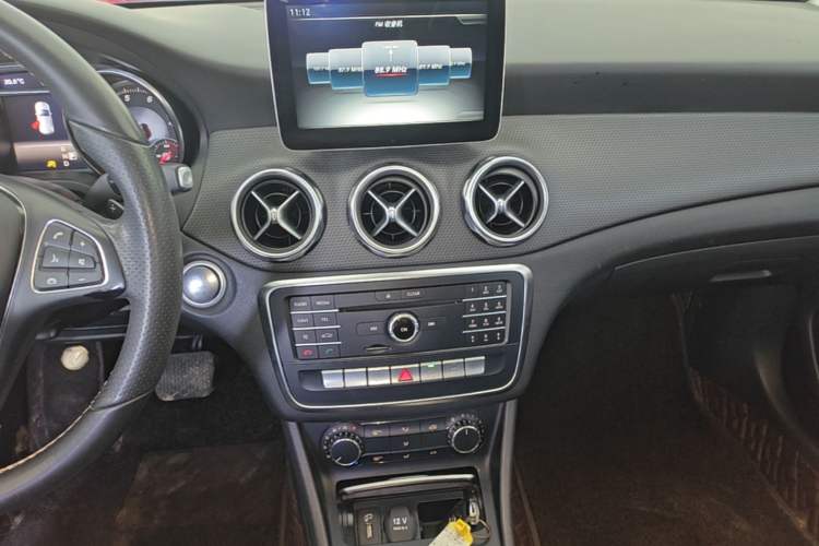 Used Mercedes-Benz GLA 2017 GLA 200 Sport Edition Audio And AC Panel