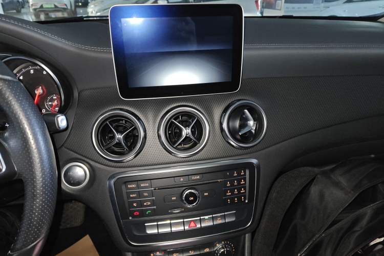 Used Mercedes-Benz GLA 2017 GLA 200 Fashion Model Audio And AC Panel