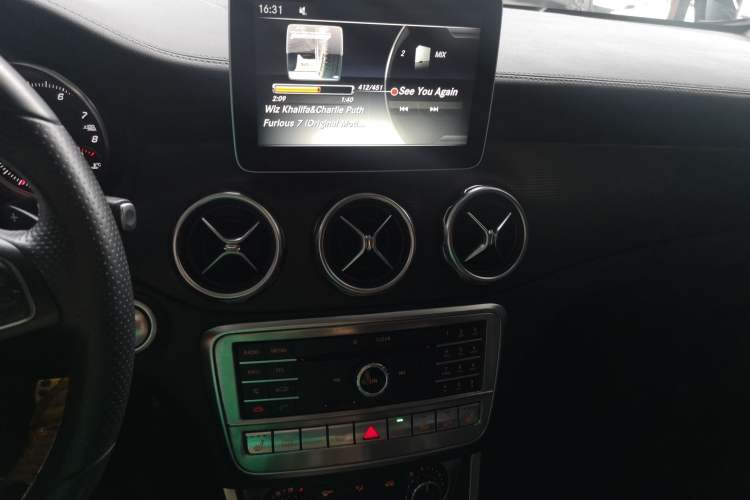 Used Mercedes-Benz GLA 2017 GLA 220 4MATIC Fashion Model Audio And AC Panel