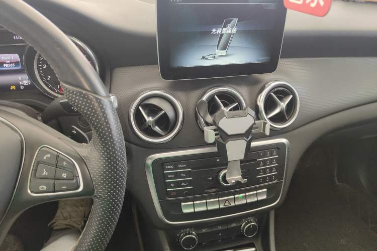 Used Mercedes-Benz GLA 2017 GLA 200 Sport Edition Audio And AC Panel