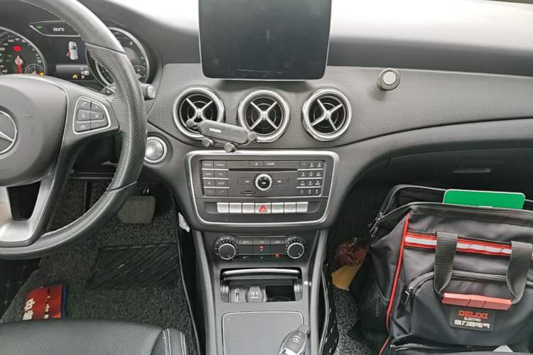 Used Mercedes-Benz GLA 2017 GLA 200 Sport Edition Audio And AC Panel