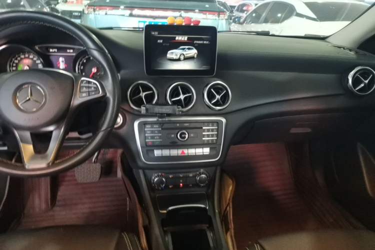 Used Mercedes-Benz GLA 2017 GLA 200 Sport Edition Audio And AC Panel