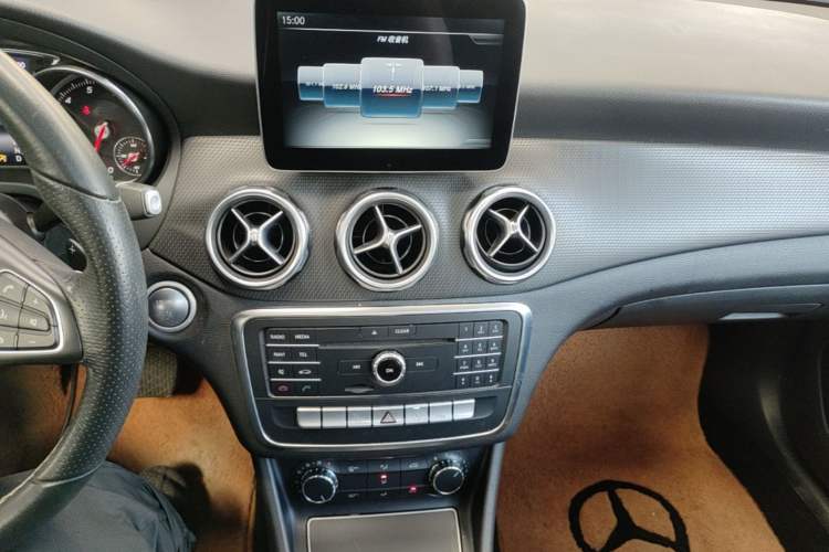 Used Mercedes-Benz GLA 2017 GLA 200 Sport Edition Audio And AC Panel