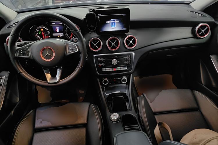 Used Mercedes-Benz GLA 2017 GLA 200 Fashion Model Center Console