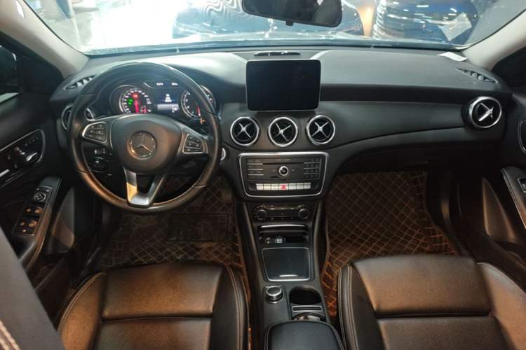 Used Mercedes-Benz GLA 2017 GLA 200 Sport Edition Center Console