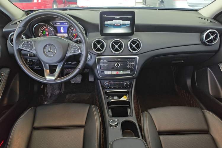 Used Mercedes-Benz GLA 2017 GLA 200 Sport Edition Center Console