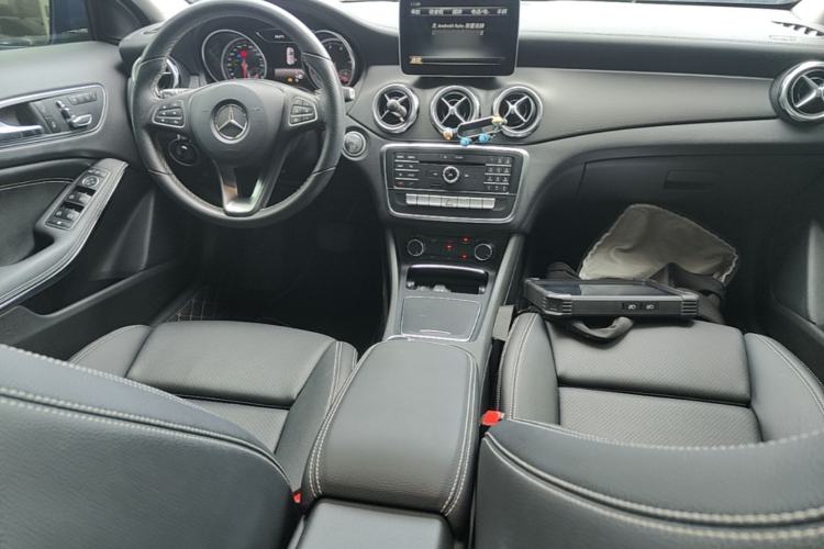 Used Mercedes-Benz GLA 2017 GLA 200 Fashion Model Center Console