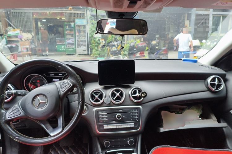 Used Mercedes-Benz GLA 2017 GLA 200 Sport Edition Center Console