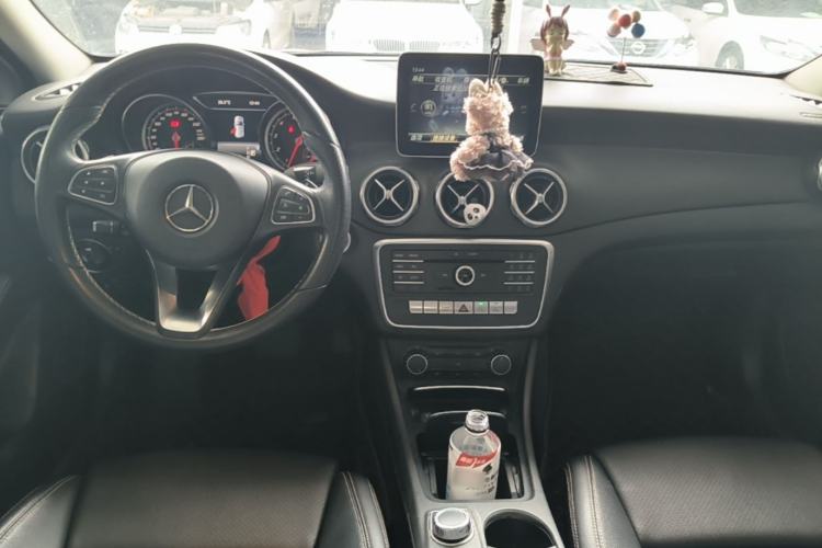Used Mercedes-Benz GLA 2017 GLA 200 Sport Edition Center Console