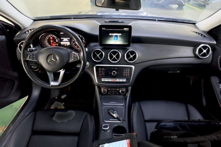 Used Mercedes-Benz GLA 2017 GLA 200 Sport Edition Center Console