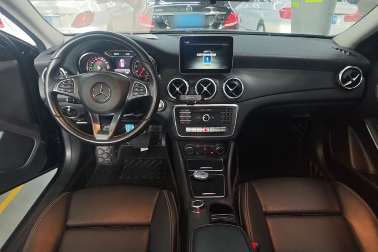 Used Mercedes-Benz GLA 2017 GLA 200 Fashion Model Center Console