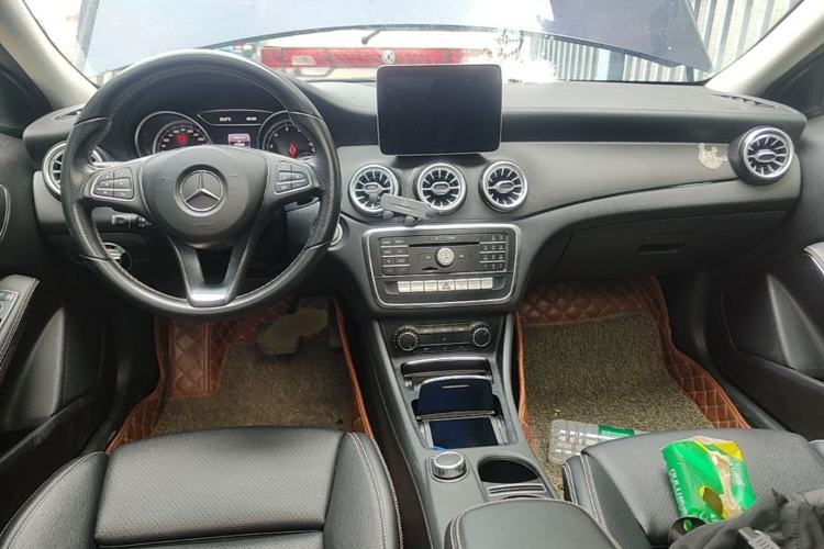 Used Mercedes-Benz GLA 2017 GLA 200 Fashion Model Center Console