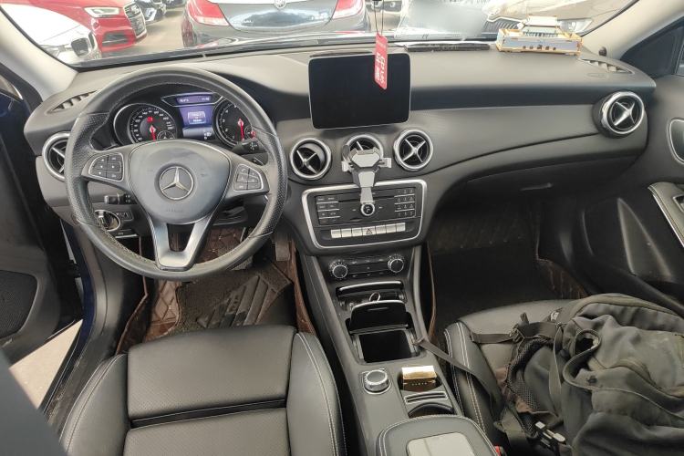 Used Mercedes-Benz GLA 2017 GLA 200 Sport Edition Center Console