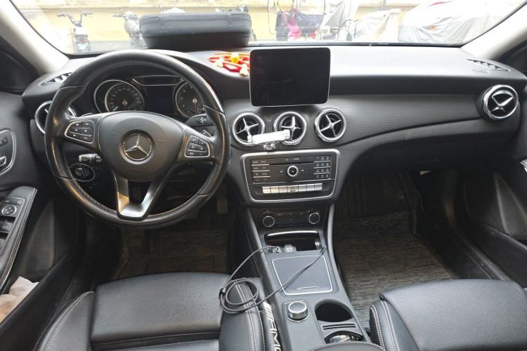 Used Mercedes-Benz GLA 2017 GLA 200 Sport Edition Center Console