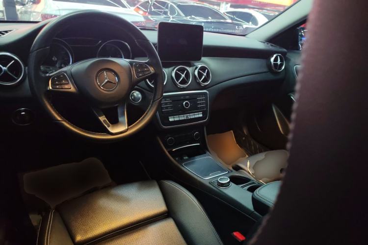 Used Mercedes-Benz GLA 2017 GLA 200 Sport Edition Center Console