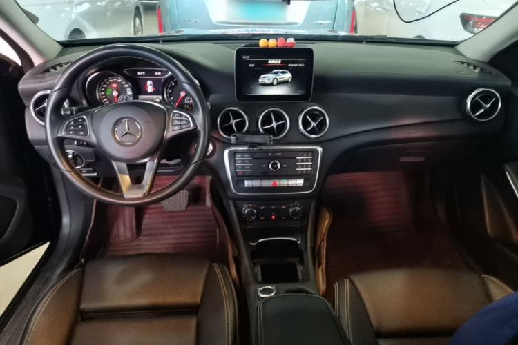 Used Mercedes-Benz GLA 2017 GLA 200 Sport Edition Center Console